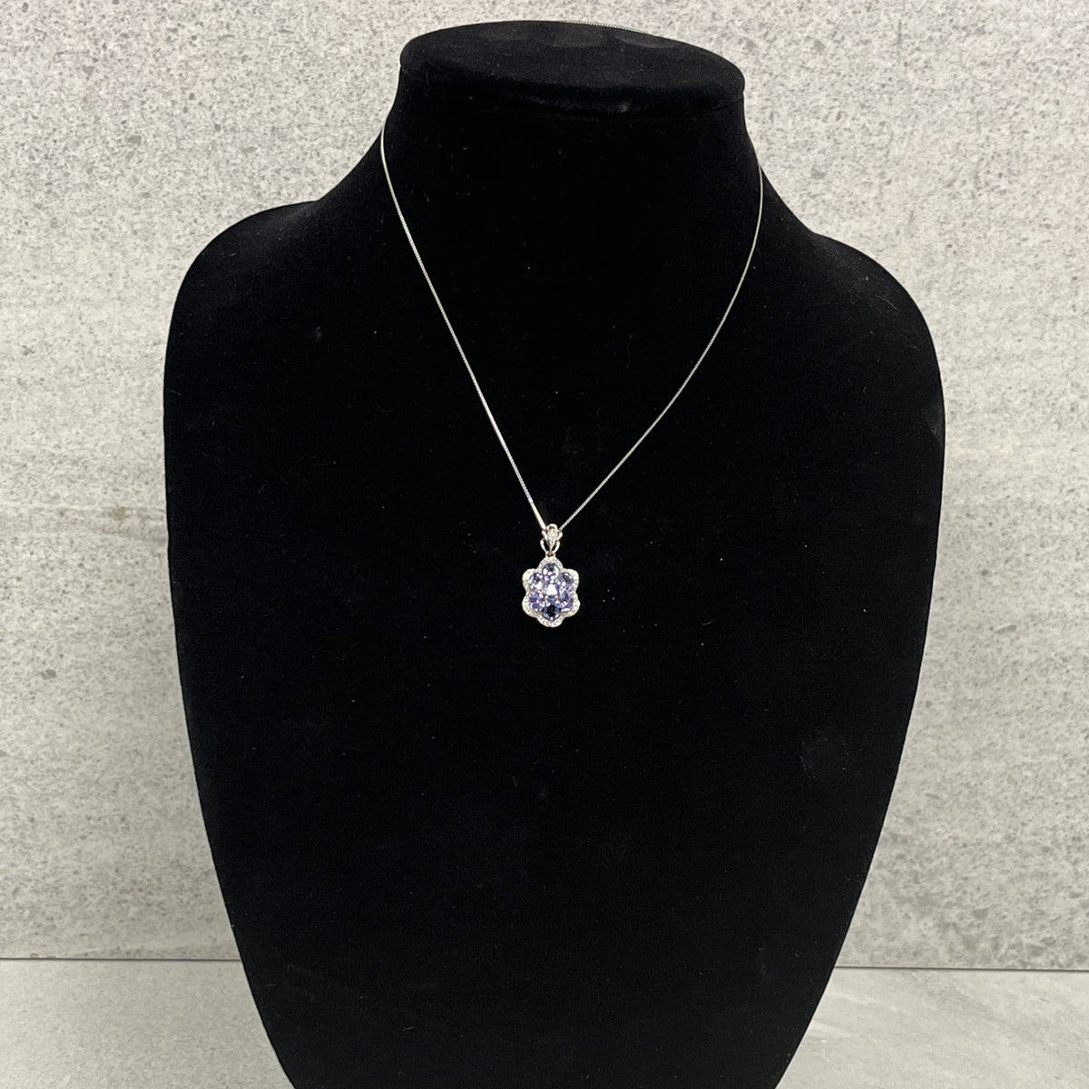 Pendant and Chain "Tanzanite" Flower with Zirconia